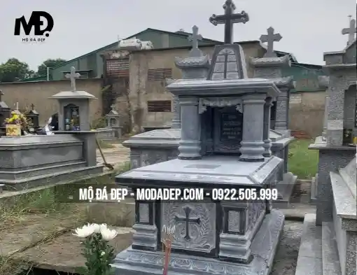 mộ đá công giáo