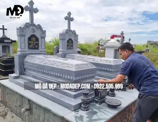 mộ đá công giáo